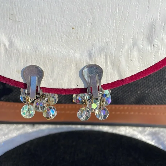 Aurora Borealis bracelet and hanging clip earrings. - Picture 11 of 14